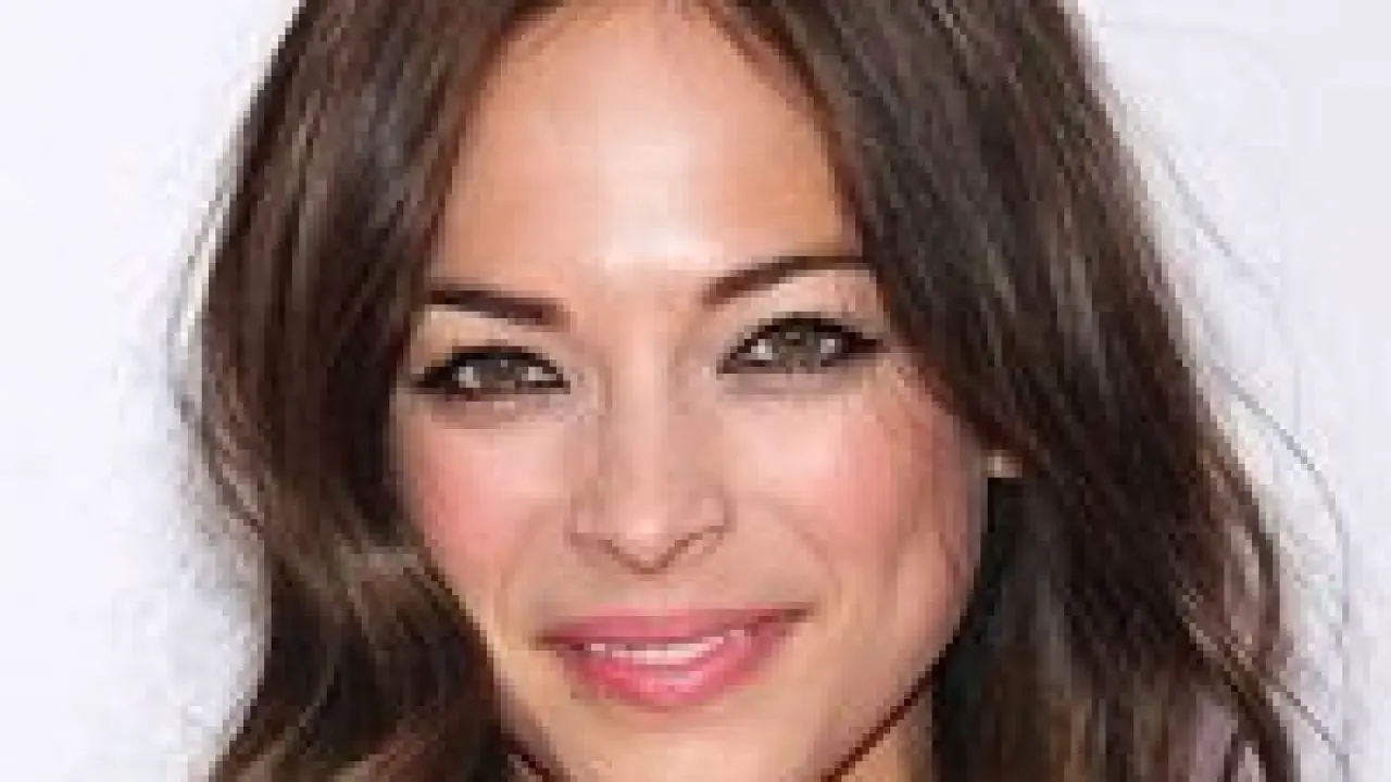 12 Awesome Kristin Kreuk Hairstyles