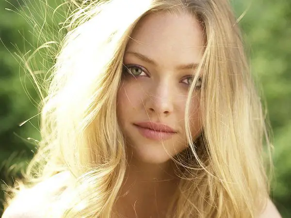 Amanda Seyfried Blond Wind Swept Hair