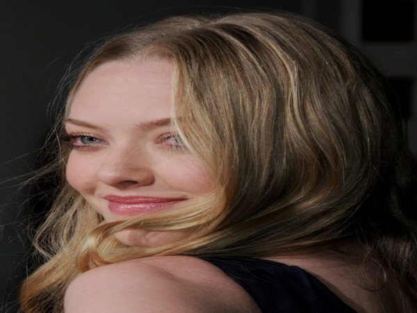 Amanda Seyfried Dark Blond Middle Parted Hair