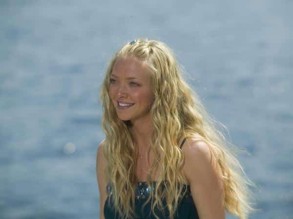 Amanda Seyfried Long Platinum Blond Curly Hair