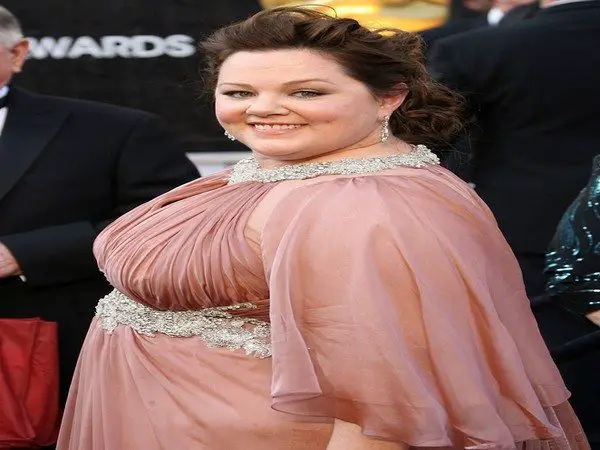 Melissa McCarthy Curly Bun