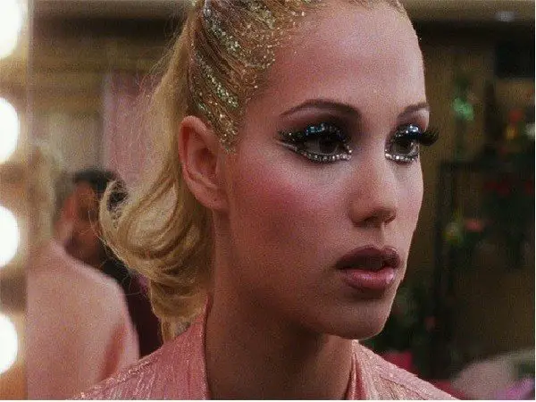 Elizabeth Berkley Glitter Hair In Pony Tail