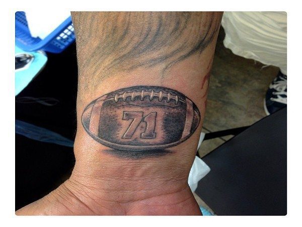 Why Alabamas Reuben Foster has an archrival Auburn tattoo  SBNationcom