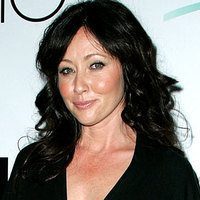 shannen-doherty-hairstyles-200by200