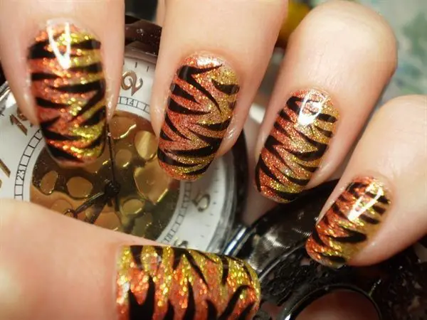 Gold Glitter Tiger Stripe Nails