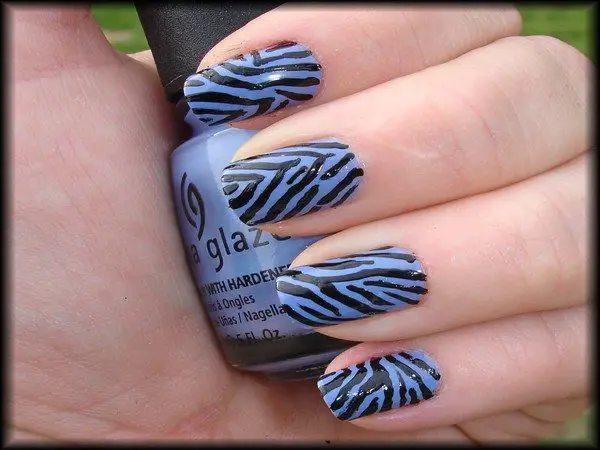 Light Blue Tiny Tiger Stripe Nails