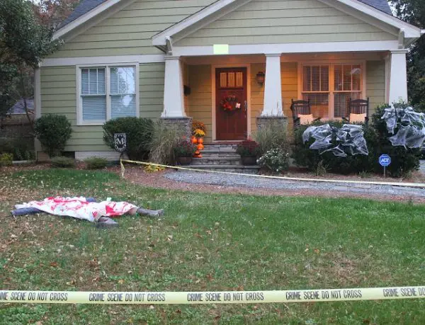 11 Amazingly Creepy Outdoor Halloween Decorations