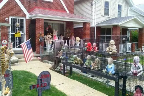 11 Amazingly Creepy Outdoor Halloween Decorations