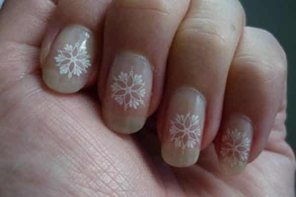 16 Snowy Winter Nail Art Ideas