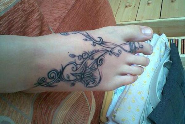 toe tattoos