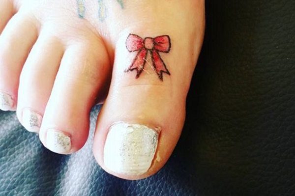 toe tattoos