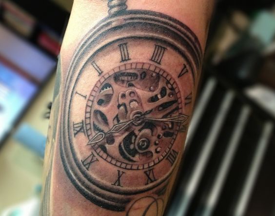 pocket-watch-with-gears-tattoo