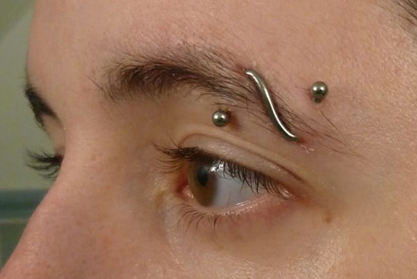 eyebrow-piercing